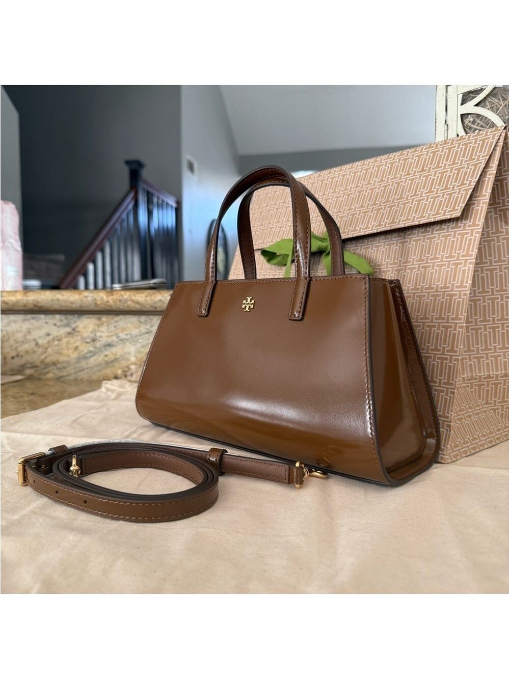 New 450+ Tory Burch Emerson mini tote in rich walnut color Leathe - Picture 3 of 12